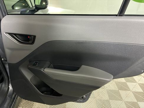 Used 2025 Subaru Crosstrek 2.0i Premium image 31