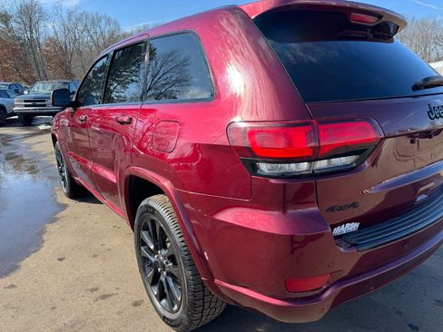 Used 2017 Jeep Grand Cherokee Altitude image 10
