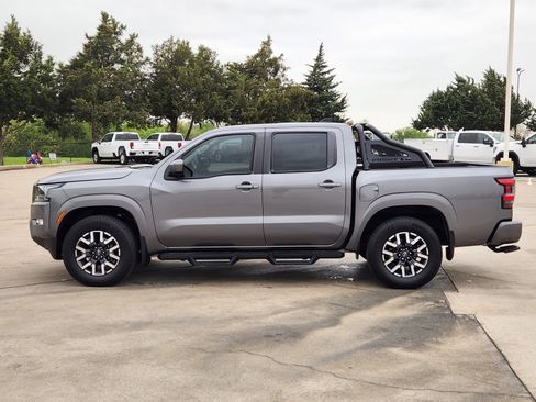 Used 2022 Nissan Frontier SV image 3