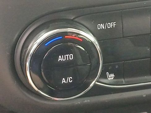 Used 2022 Chevrolet TrailBlazer LT w/ Convenience Package AWD/4WD image 17