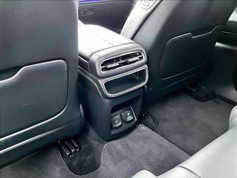 Used 2024 Genesis GV80 2.5T image 25