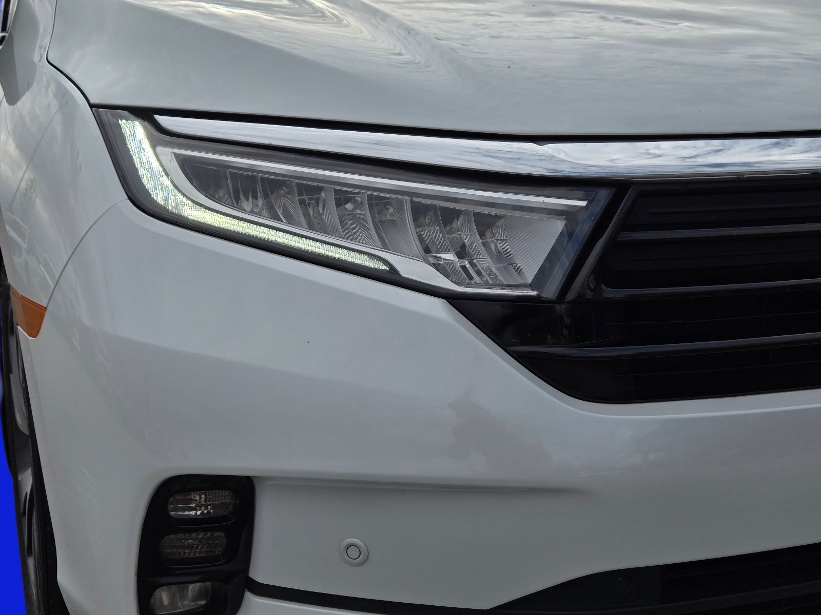 Used 2023 Honda Odyssey Touring image 3