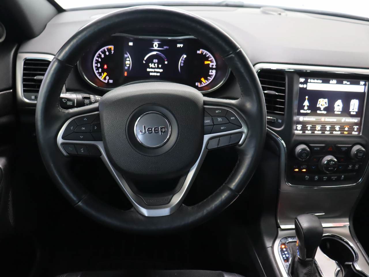 Used 2018 Jeep Grand Cherokee Altitude AWD/4WD image 10