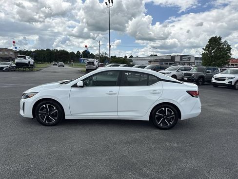 Used 2024 Nissan Sentra SV FWD image 11