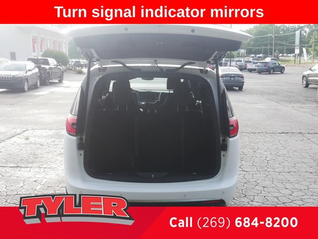 New 2027 Chrysler Pacifica Select FWD image 15