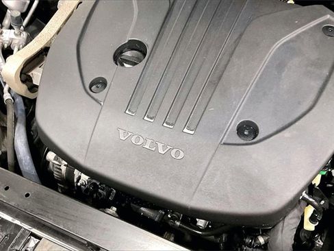 Certified 2022 Volvo XC60 B5 Momentum w/ Climate Package image 35