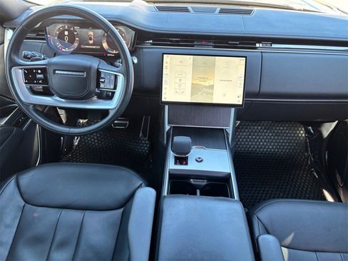 Used 2025 Land Rover Range Rover SE image 12