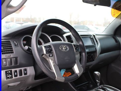 Used 2014 Toyota Tacoma 4x4 Double Cab w/ SR5 Package image 15