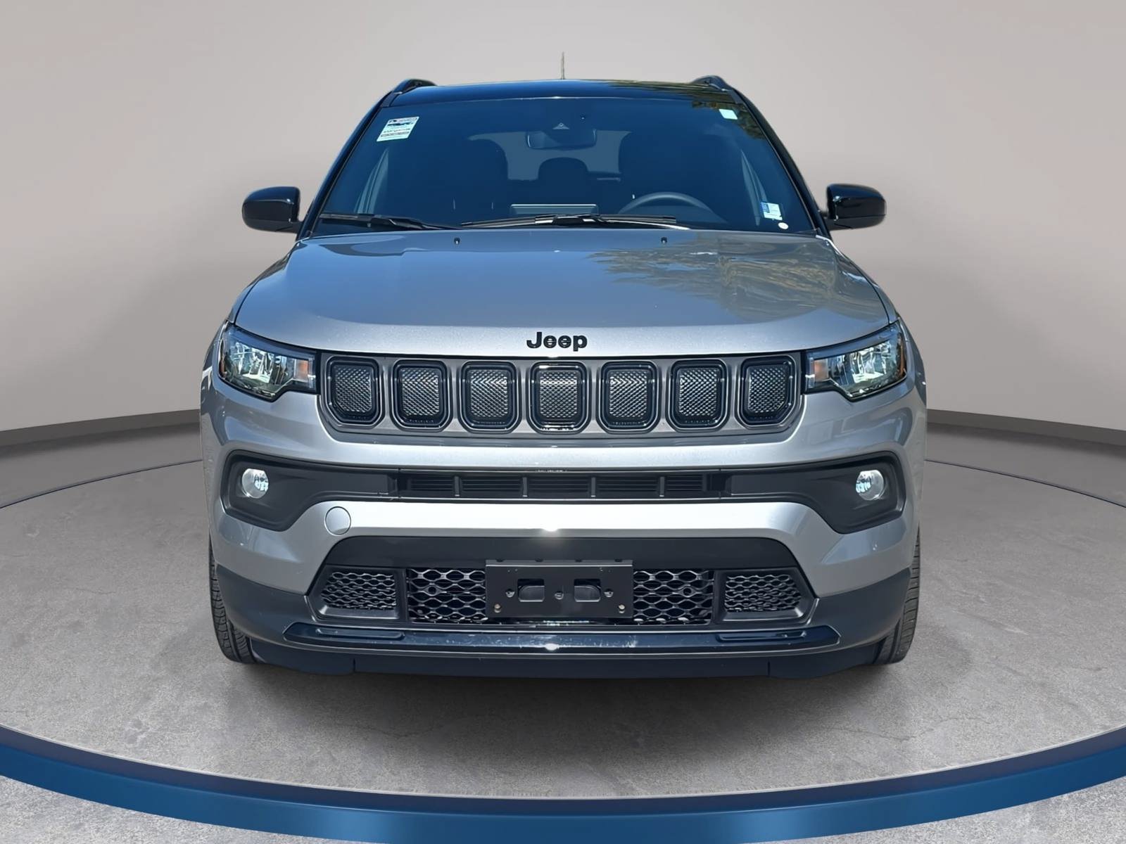 Used 2022 Jeep Compass Latitude w/ Sun and Sound Group FWD image 2
