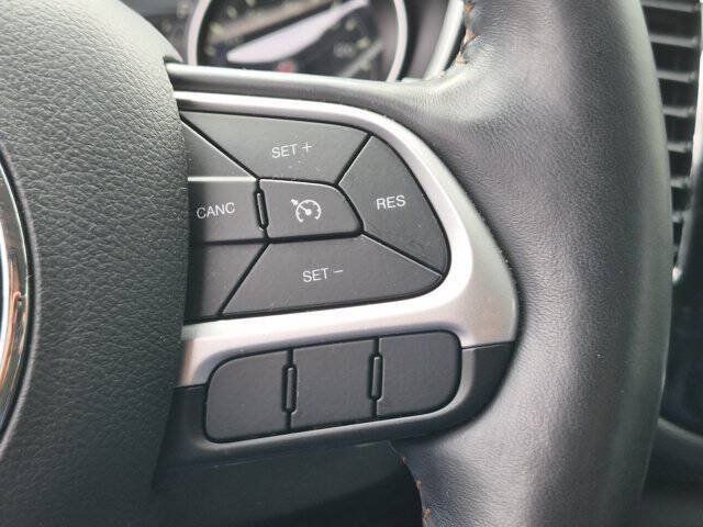 Used 2018 Jeep Compass Limited w/ Navigation Group AWD/4WD image 19