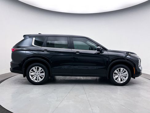 New 2025 Mitsubishi Outlander ES image 8