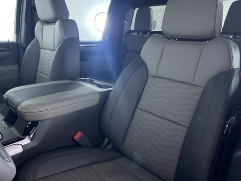 New 2026 Chevrolet Silverado 2500 ZR2 AWD/4WD image 11