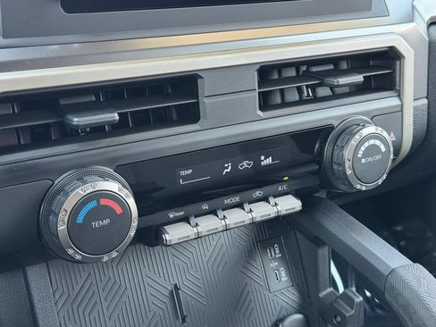 Certified 2025 Toyota Tacoma SR5 AWD/4WD image 23