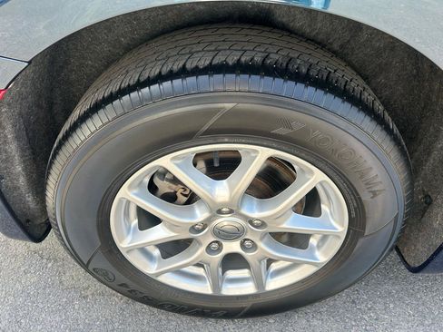 Used 2023 Chrysler Pacifica Touring-L FWD image 12