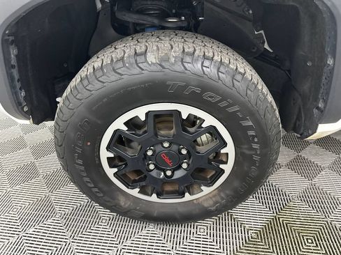 Used 2025 Toyota Tacoma TRD Off-Road AWD/4WD image 11