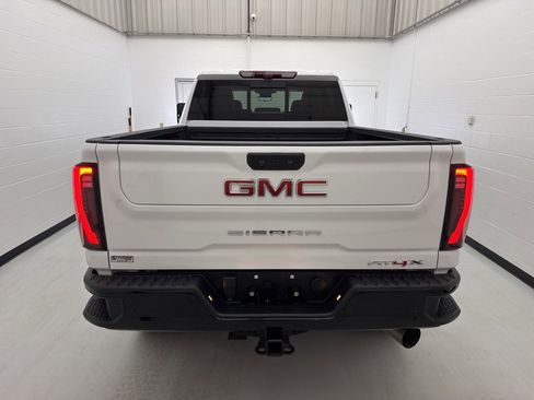 Used 2024 GMC Sierra 2500 AT4X image 14