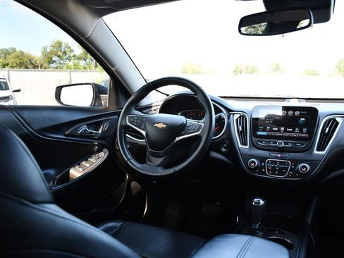 Used 2018 Chevrolet Malibu Hybrid w/ Leather Package FWD image 21