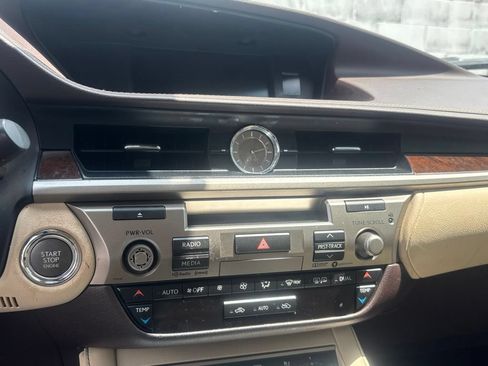 Used 2017 Lexus ES 350 w/ Luxury Package FWD image 4