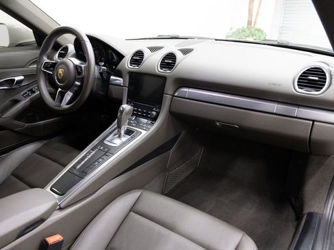 Used 2019 Porsche 718 Cayman image 12