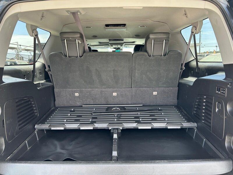 Used 2017 Cadillac Escalade ESV Premium Luxury AWD/4WD image 27