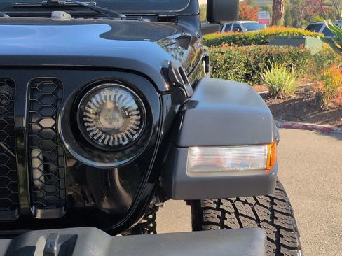 Certified 2020 Jeep Gladiator Sport w/ Quick Order Package 24S image 10