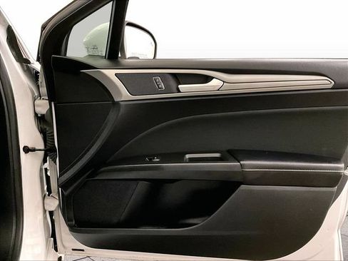 Used 2020 Ford Fusion SE FWD image 23