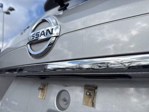 Used 2018 Nissan Rogue S image 11