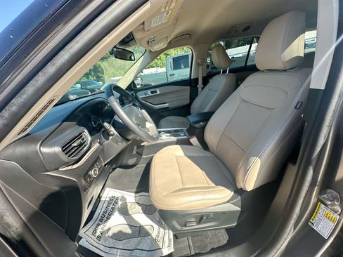 Used 2023 Ford Explorer Limited w/ Equipment Group 301A AWD/4WD image 23