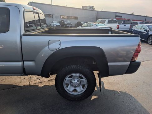 Used 2015 Toyota Tacoma 4x4 Access Cab w/ Convenience Package image 4