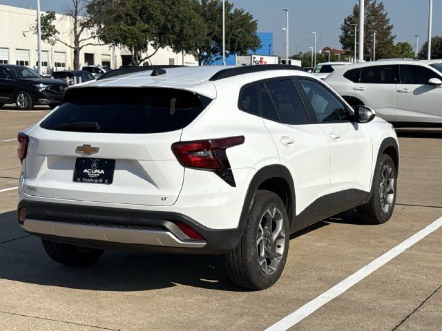 Used 2026 Chevrolet Trax LT FWD image 4