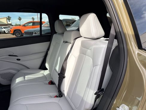 New 2026 Jeep Cherokee Limited AWD/4WD image 18