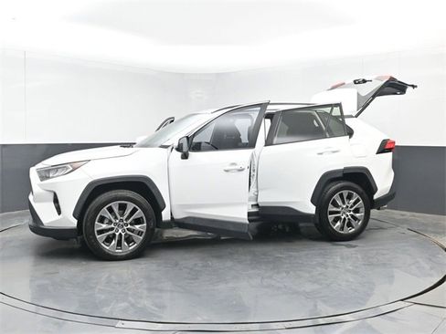 Used 2020 Toyota RAV4 XLE Premium image 53