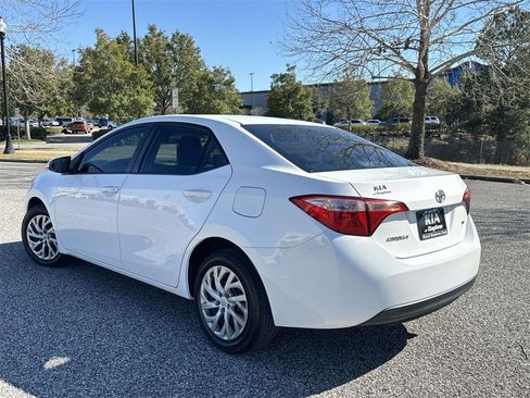 Used 2018 Toyota Corolla LE image 29
