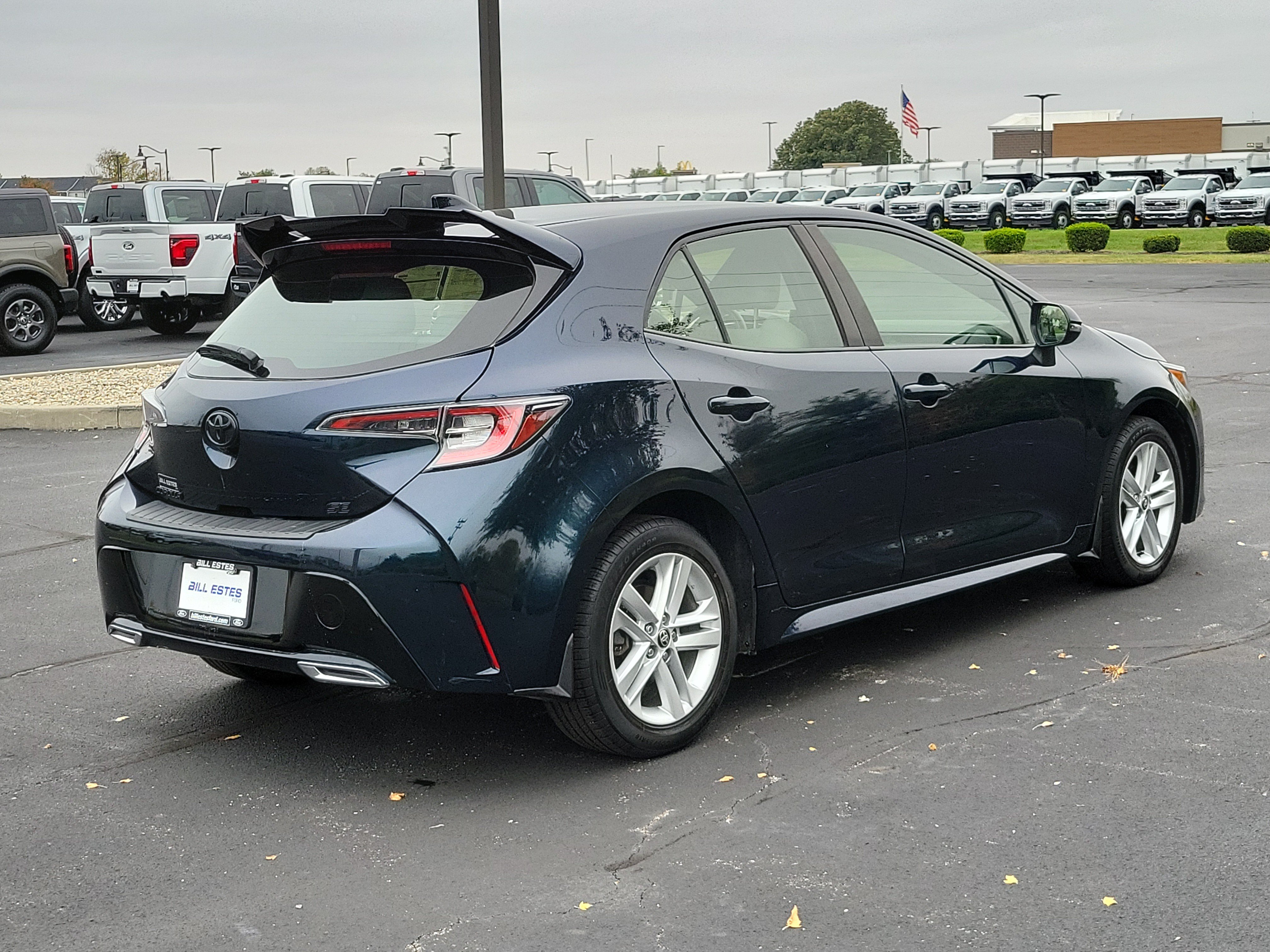 Used 2022 Toyota Corolla SE w/ SE Preferred Package FWD image 4