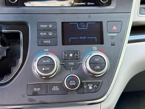 Used 2018 Toyota Sienna XLE Premium AWD/4WD image 17