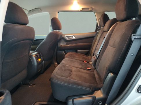 Used 2016 Nissan Pathfinder SV FWD image 16