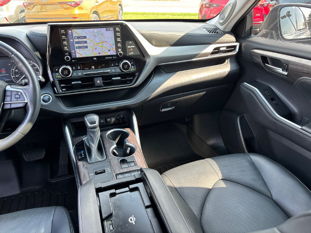 Used 2021 Toyota Highlander Limited FWD image 14