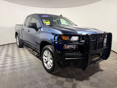 Used 2020 Chevrolet Silverado 1500 Custom w/ Custom Value Package AWD/4WD image 9