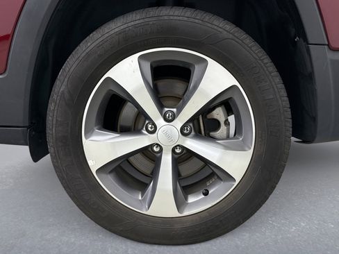 Used 2021 Jeep Cherokee Limited image 21