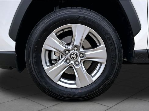 Used 2025 Toyota RAV4 XLE FWD image 11