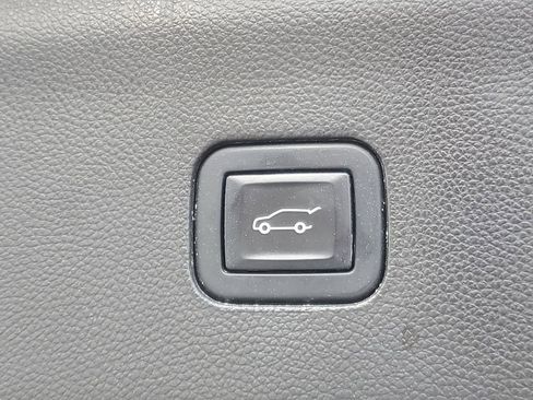 Used 2022 Buick Enclave Avenir image 8