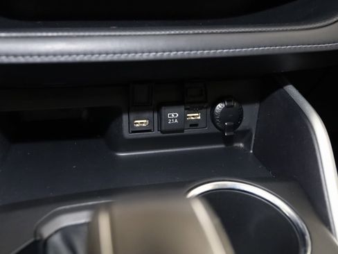 Used 2021 Toyota Highlander XLE image 30