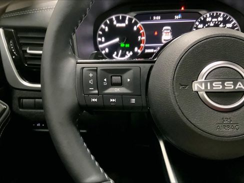 Used 2023 Nissan Rogue SL w/ SL Premium Package image 23