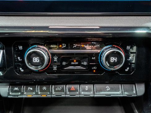 Used 2024 GMC Sierra 1500 AT4 w/ Technology Package image 26