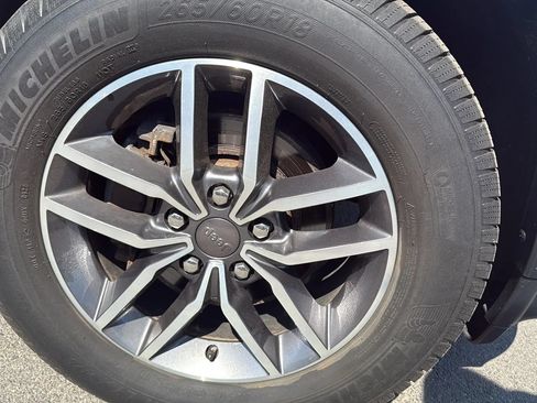 Used 2019 Jeep Grand Cherokee Limited AWD/4WD image 14