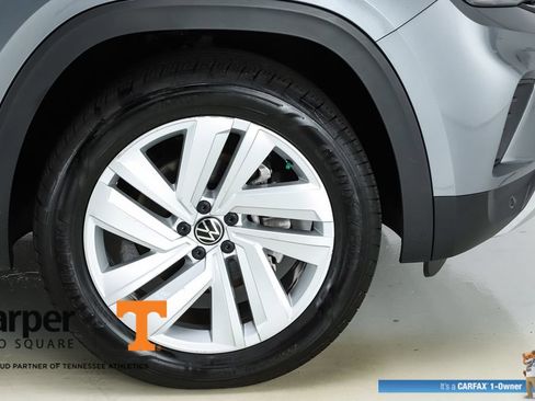 Used 2023 Volkswagen Atlas Cross Sport SE w/ Panoramic Sunroof Package FWD image 14