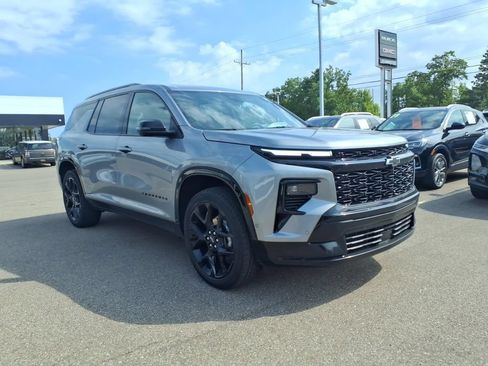Used 2024 Chevrolet Traverse RS w/ LPO, Floor Liner Package AWD/4WD image 3