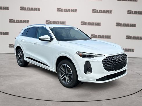 Used 2025 Audi Q5 Premium w/ Convenience Package image 7