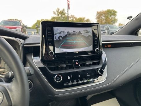 Used 2022 Toyota Corolla SE image 2