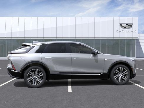 New 2026 Cadillac Lyriq Luxury RWD image 5